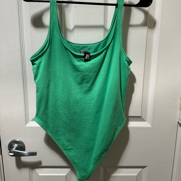 Green Nike bodysuit SOLD OUT everywhere - Picture 4 of 5